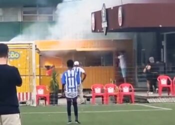 Bombeiros ainda trabalham para conter as chamas, mas ninguém se feriu