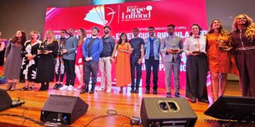 Carla Ayres recebe Prêmio Jorge Laffond de Arte e Cultura em Brasília