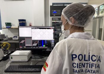 Polícia científica: análise de DNA ajuda a identificar criminosos em Santa Catarina