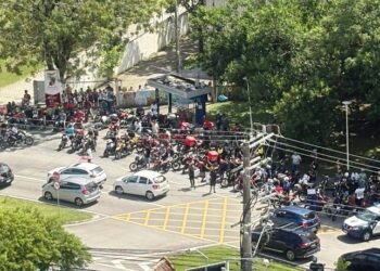 Manifestantes promoveram protestos em três cidades catarinenses