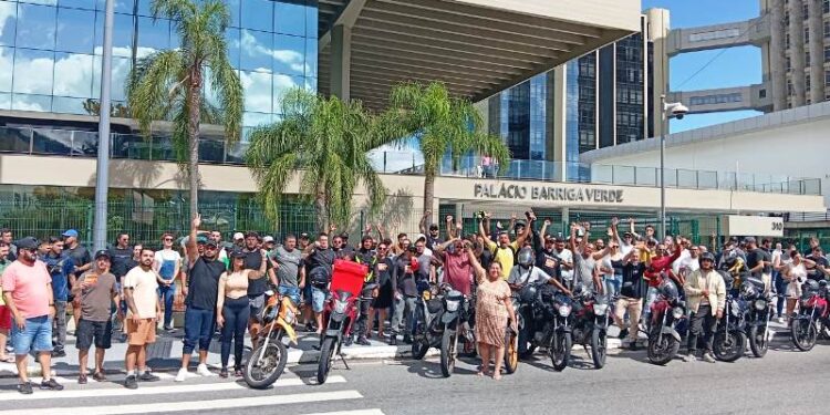 Motoristas de aplicativo protestam na Alesc contra o PL 152: “só atende as empresas”