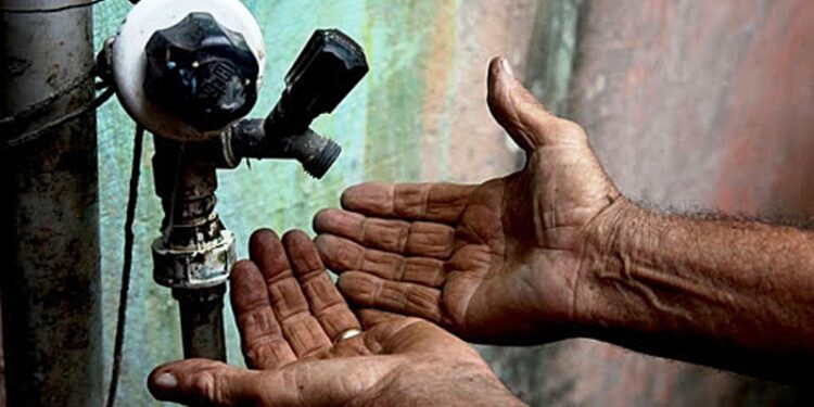 Moradores do Morro do Quilombo sofrem há três dias sem água