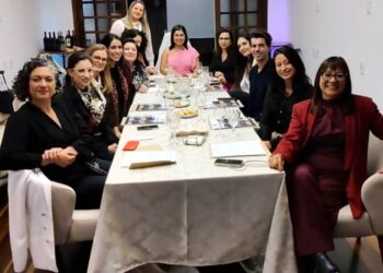 Experiências de networking fortalecem conexões entre empresários em Florianópolis