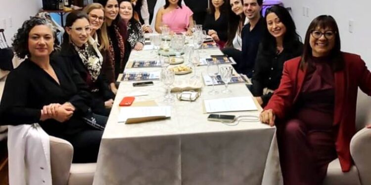Experiências de networking fortalecem conexões entre empresários em Florianópolis
