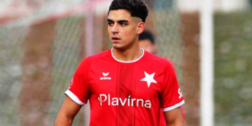 “Cidadão do mundo”, catarinense Tiago Cunha celebra bom início na República Tcheca