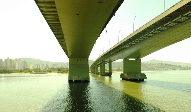 Inconsistência: reforma das passarelas da Ponte Colombo Salles vira alvo da CGE