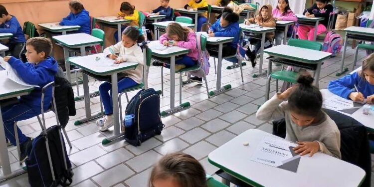 Florianópolis monta força-tarefa para contratar profissionais de educação para escolas e creches