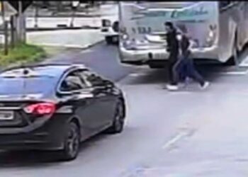 Adolescentes são atropeladas ao atravessar rodovia em São José