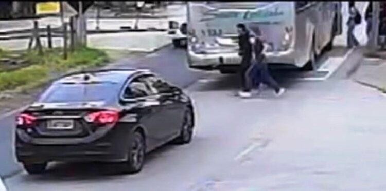 Adolescentes são atropeladas ao atravessar rodovia em São José