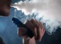 Número de fumantes despenca em SC, mas avanço dos vapes preocupa