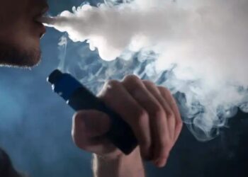 Número de fumantes despenca em SC, mas avanço dos vapes preocupa