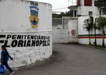 Justiça mantém decisão que permite familiares levarem alimentos a parentes presos em SC