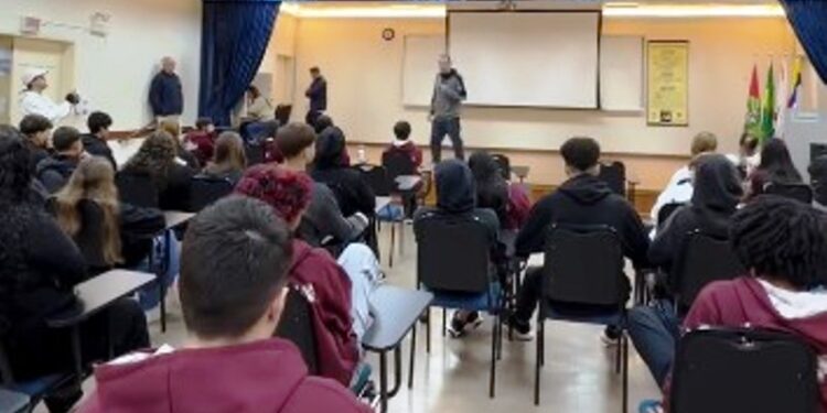 Estudantes apresentam aplicativo que monitora focos de dengue na Grande Florianópolis