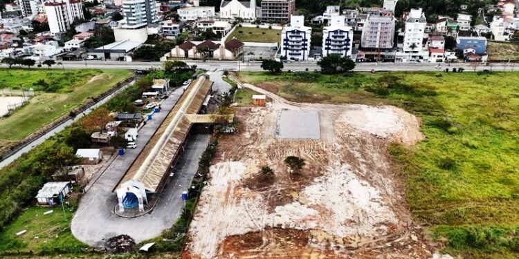 Começa instalação de tendas que vão abrigar indígenas durante obra da Casa de Passagem