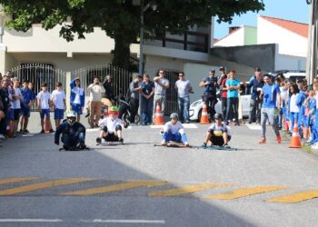 Nostalgia e adrenalina: Corrida de carrinho de rolimã invade rua do Estreito neste sábado
