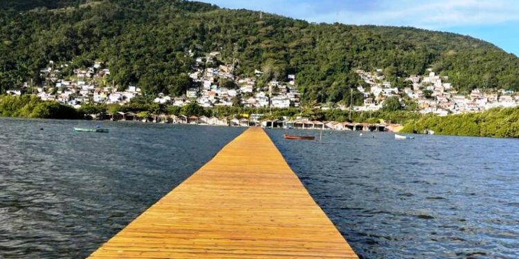 Trapiche público da Costeira reabre após revitalização