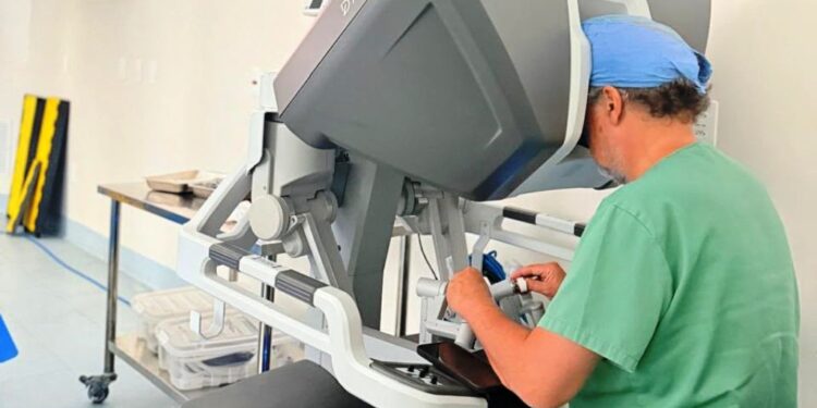 Hospital em Florianópolis amplia uso da robótica em cirurgias cardíacas