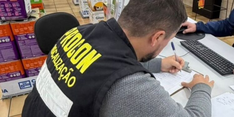 Procon fecha cerco contra aumento abusivo de materiais de construção após granizo