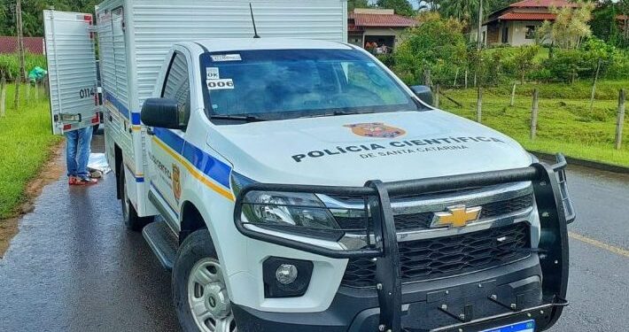 Corpo de mulher é encontrado em área de difícil acesso na Grande Florianópolis