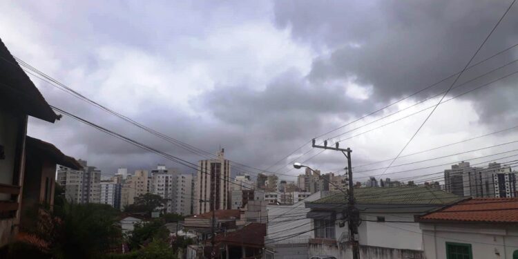 Frente fria traz chuva e risco de temporais isolados para Santa Catarina nesta semana