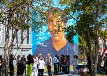 Antonieta de Barros ganha novo mural na UFSC feito por artista africano