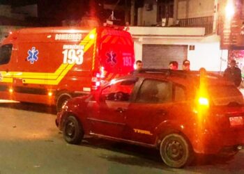 Homem morre eletrocutado em cima de posta ao tentar furtar fiação de energia