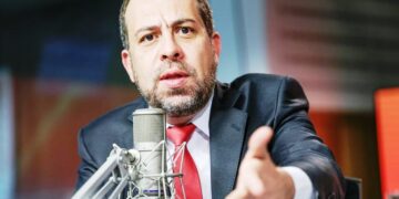 Ministro Boulos pede investigação e prisão para policiais que atropelaram motoboy em Florianópolis